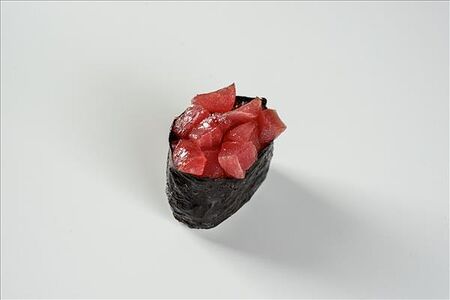 Гункан с тунцом