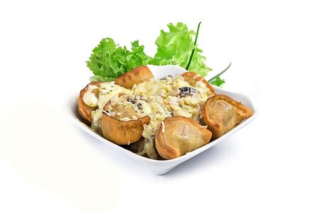 Пельмени фри, запеченные в сливочно-грибном соусе