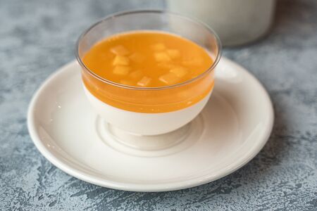 Панна-котта с манго-маракуйя