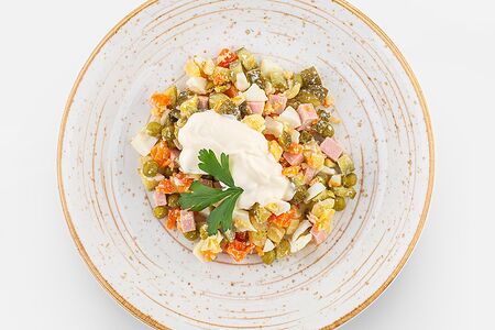 Оливье с колбасой