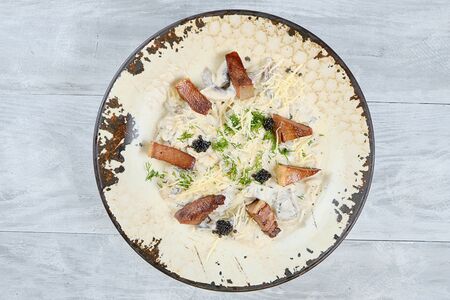 Феттуччине с говяжьим языком и икрой