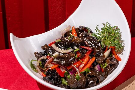 Салат из древесных грибов