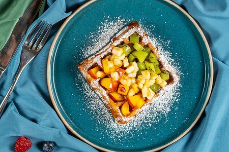 Венская вафля с фруктами 