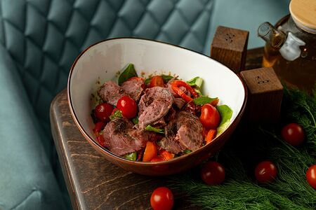 Салат с ростбифом