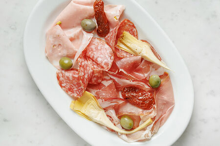 Мясные деликатесы на двоих