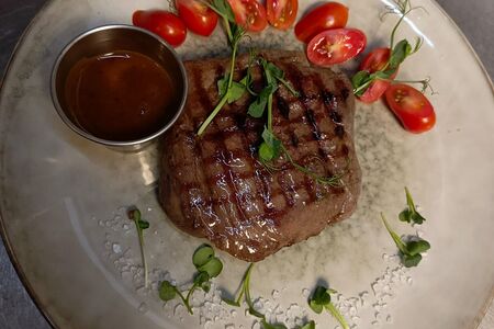 Стейк филе с пеппер-соусом