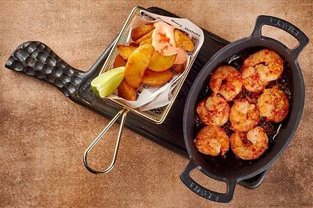 Сковородка имбирных креветок