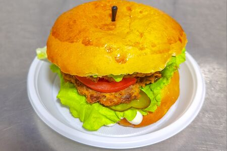 Бургер с двойной говяжьей котлетой
