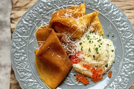 Блинчики с красной икрой