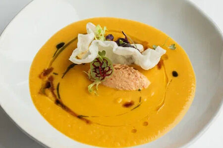 Тыквенный крем-суп карри, чатни из креветок