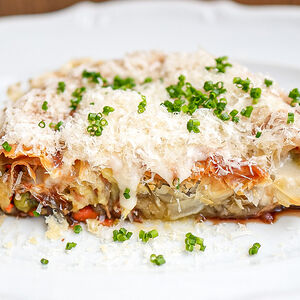 Греческий мясной пирог с пармезаном