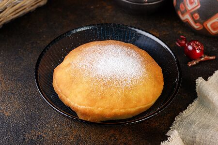 Пончик с заварным кремом