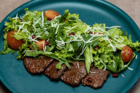 Теплый с сочной телятиной