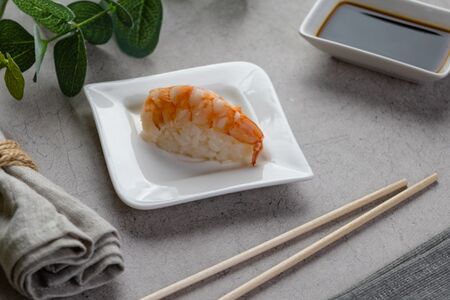 Суши с креветкой