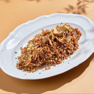 Греча с луком и грибами