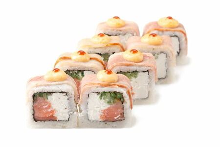 Запечённый ролл Бекоша с лососем