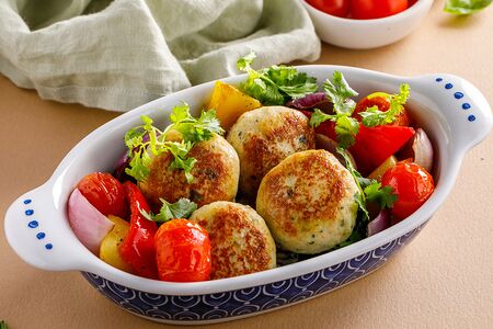 Котлеты из индейки с овощами на гриле