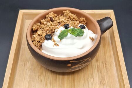 Йогурт и гранола 