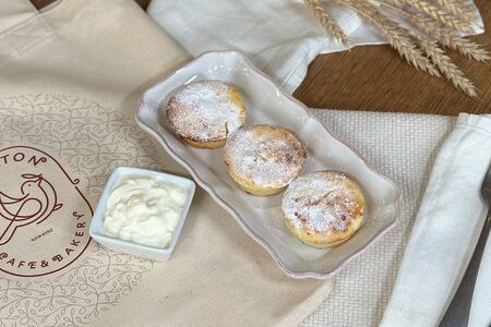 Те самые сырники со сметаной