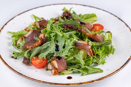 Салат с вяленой утиной грудкой