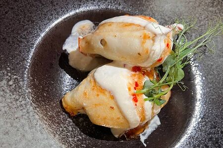 Фаршированный кальмар в сливочном соусе