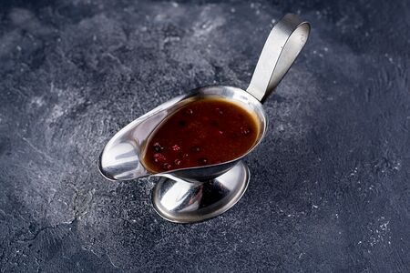 Соус Черный перец с брусникой