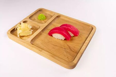 Суши нигири с тунцом