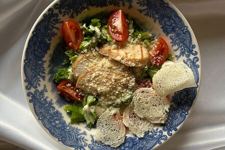 Салат цезарь с курицей су-вид