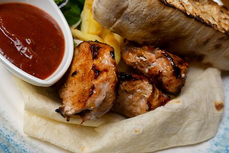 Шашлык из свинины на лаваше