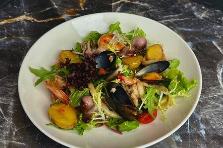 Салат с морепродуктами