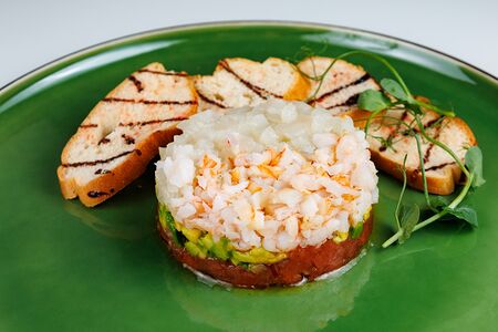 Тартар из гребешка и креветки