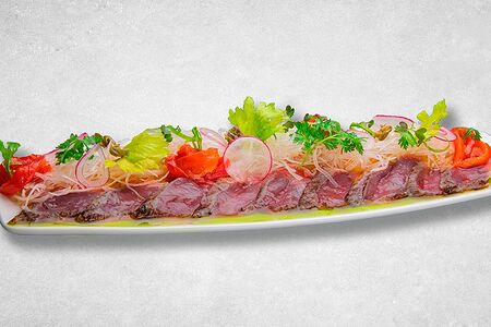 Татаки из говядины с кунжутно-трюфельным соусом