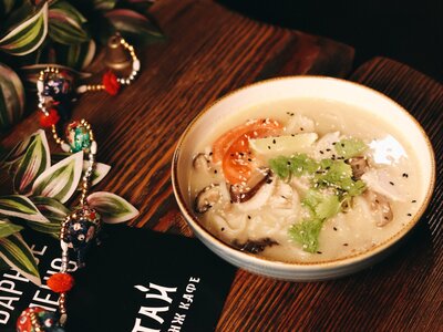 Том кха с курицей и лапшой