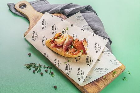 Брускетта с пармской ветчиной