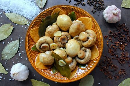 Маринованные шампиньоны
