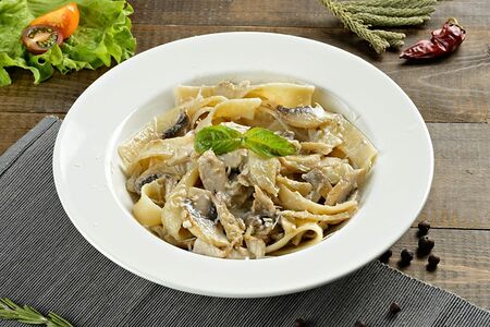 Паста с курицей и грибами