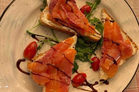Bruschetta filadelfia e salmone