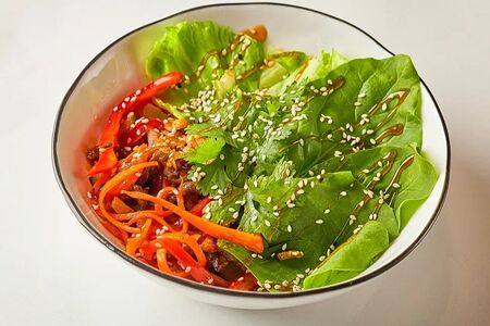 Салат с говядиной и печеными овощами