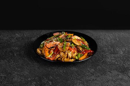 Wok с морепродуктами