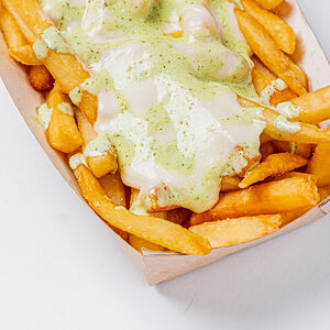 Картофель фри с моцареллой и соусом куба