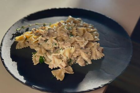 Фарфалле с цыпленком и грибами