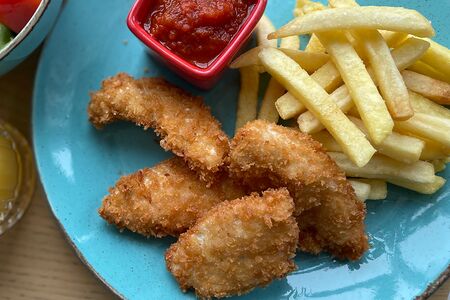 Стрипсы с картошкой фри