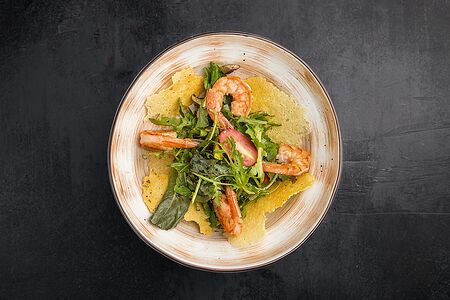 Цезарь по-грузински с креветками 