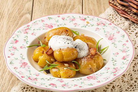 Картофель со шкварками