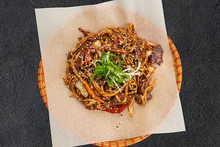 Удон с говядиной и овощами