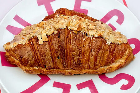 Миндальный круассан