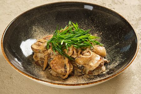 Томленый молодой картофель с грибами