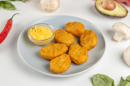 Наггетсы куриные с сырным соусом