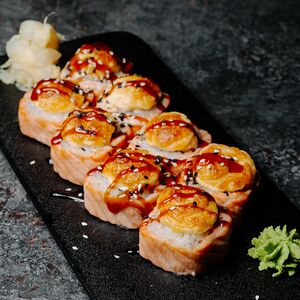 Ролл XL в лососе с королевской креветкой