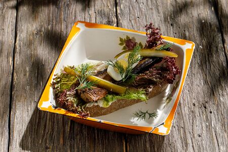 Бутерброд со шпротами на зубок